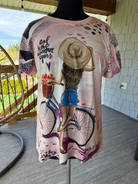 Alina’s Exclusive | Graphic T-Shirt w Rhinestone Detail